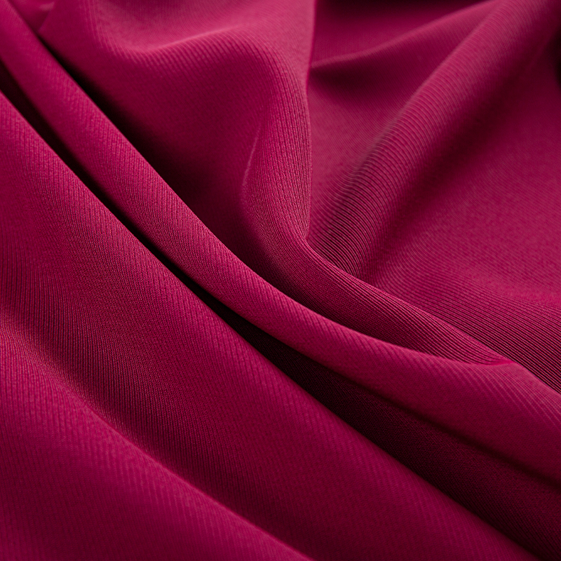 DS382 rød 272GSM Kjedelig matt filament twill stoff, polyester firesidig stretch, hudvennlig drapering, rynkebestandig og slitesterk
